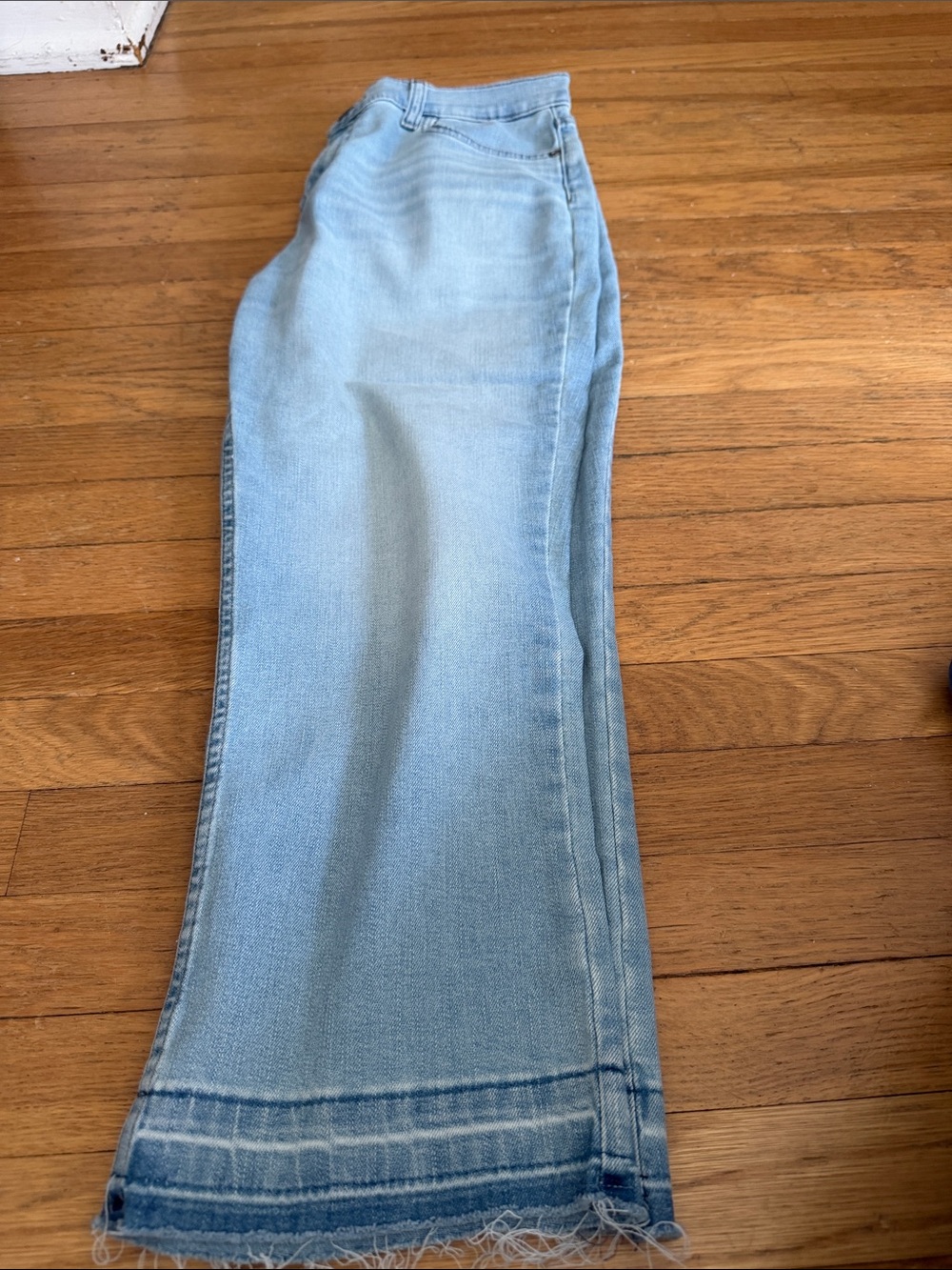 Lee Sz 10 Light Wash Women’s Jeans - Cropped raw hem. No size tag inside
